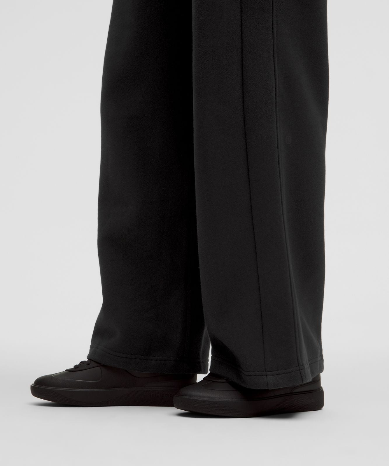 Scuba Mid-Rise Wide-Leg Pant *Regular Black