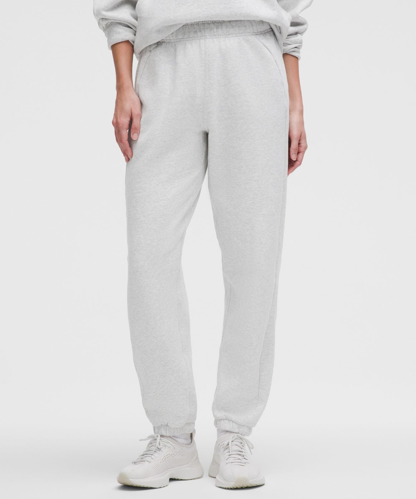 Scuba Mid-Rise Oversized Jogger *Short Heathered Core Ultra Light Grey