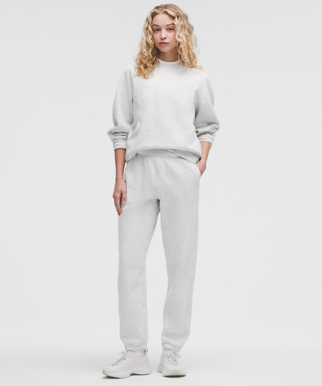 Scuba Mid-Rise Oversized Jogger *Short Heathered Core Ultra Light Grey