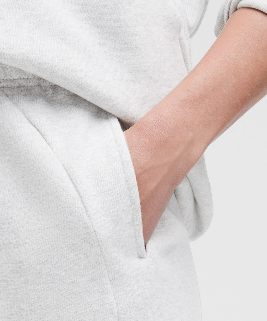 Scuba Mid-Rise Oversized Jogger *Short Heathered Core Ultra Light Grey