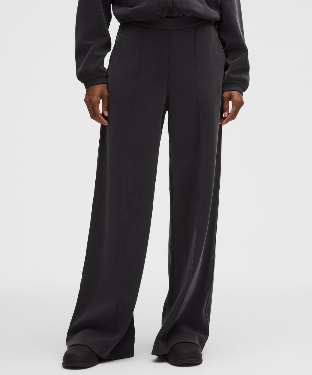 Brushed Softstreme Pintuck High-Rise Wide-Leg Pant *Regular Black