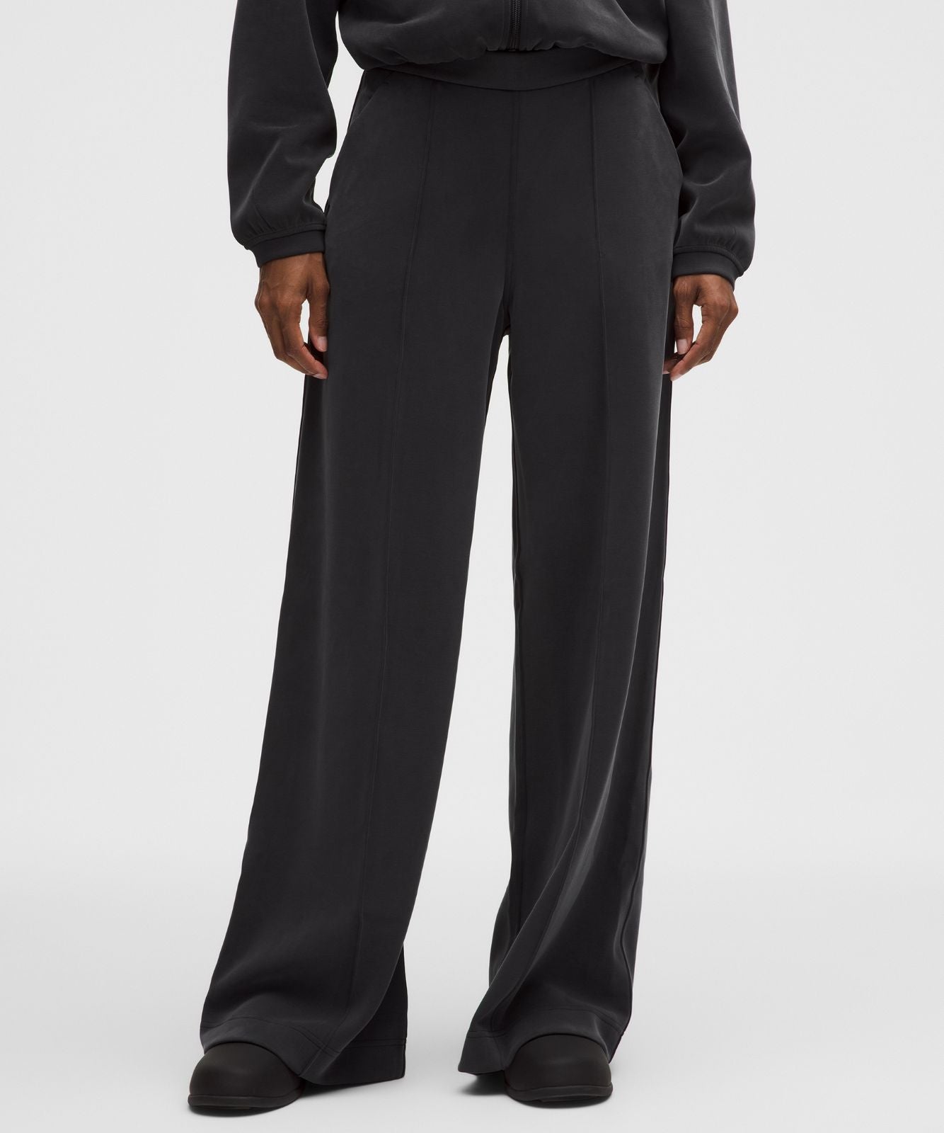 Brushed Softstreme Pintuck High-Rise Wide-Leg Pant *Regular Black
