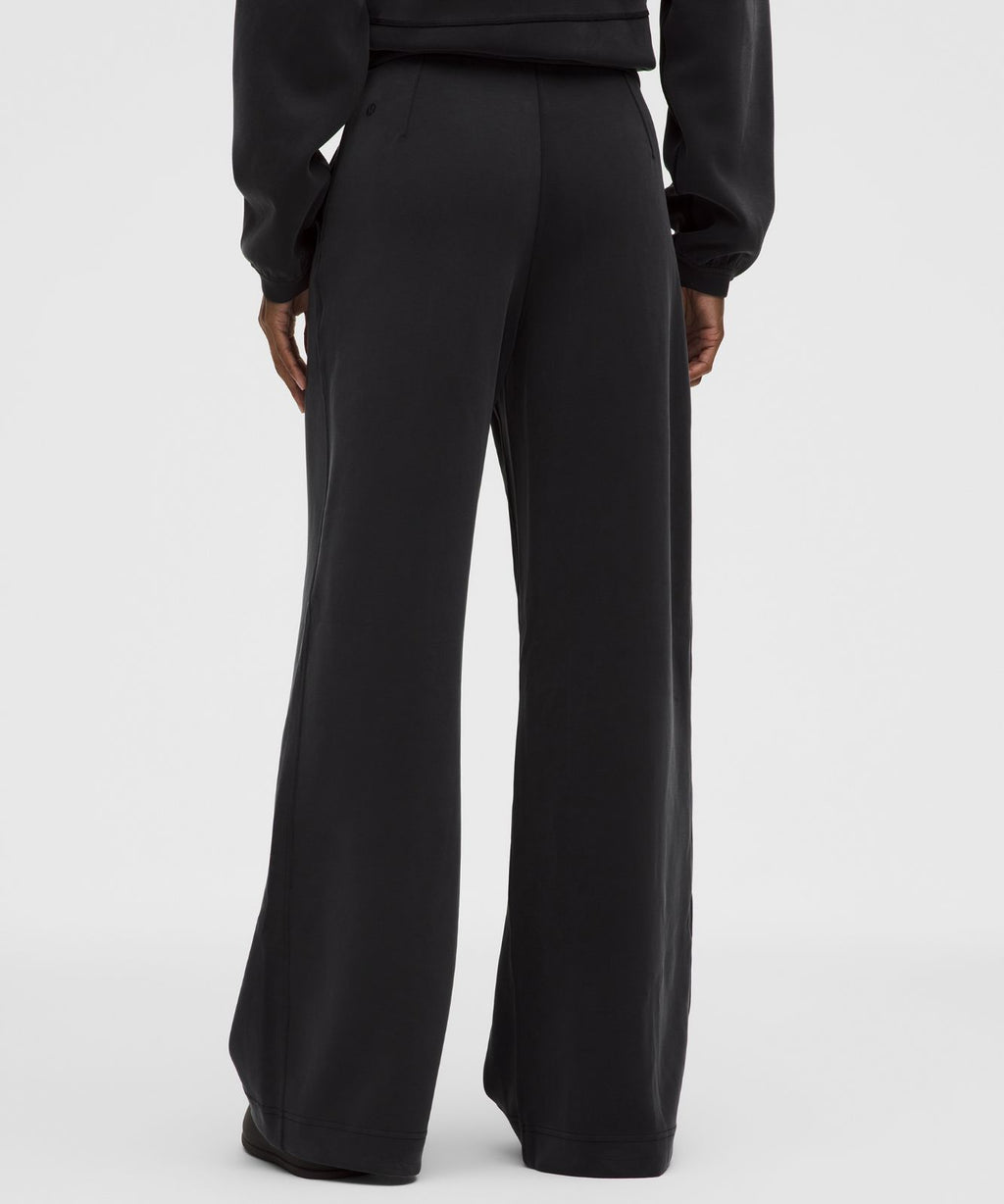 Brushed Softstreme Pintuck High-Rise Wide-Leg Pant *Regular Black
