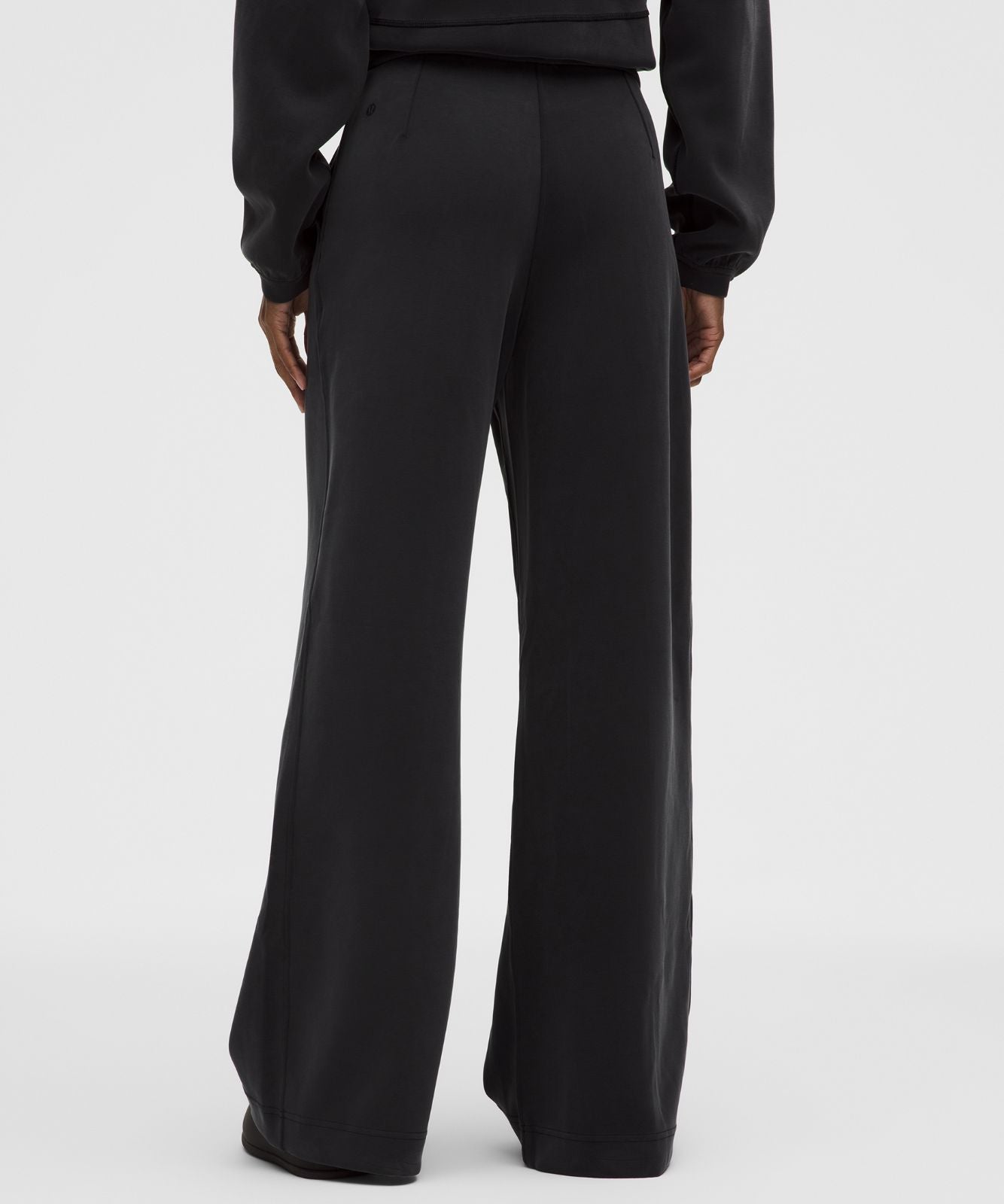 Brushed Softstreme Pintuck High-Rise Wide-Leg Pant *Regular Black