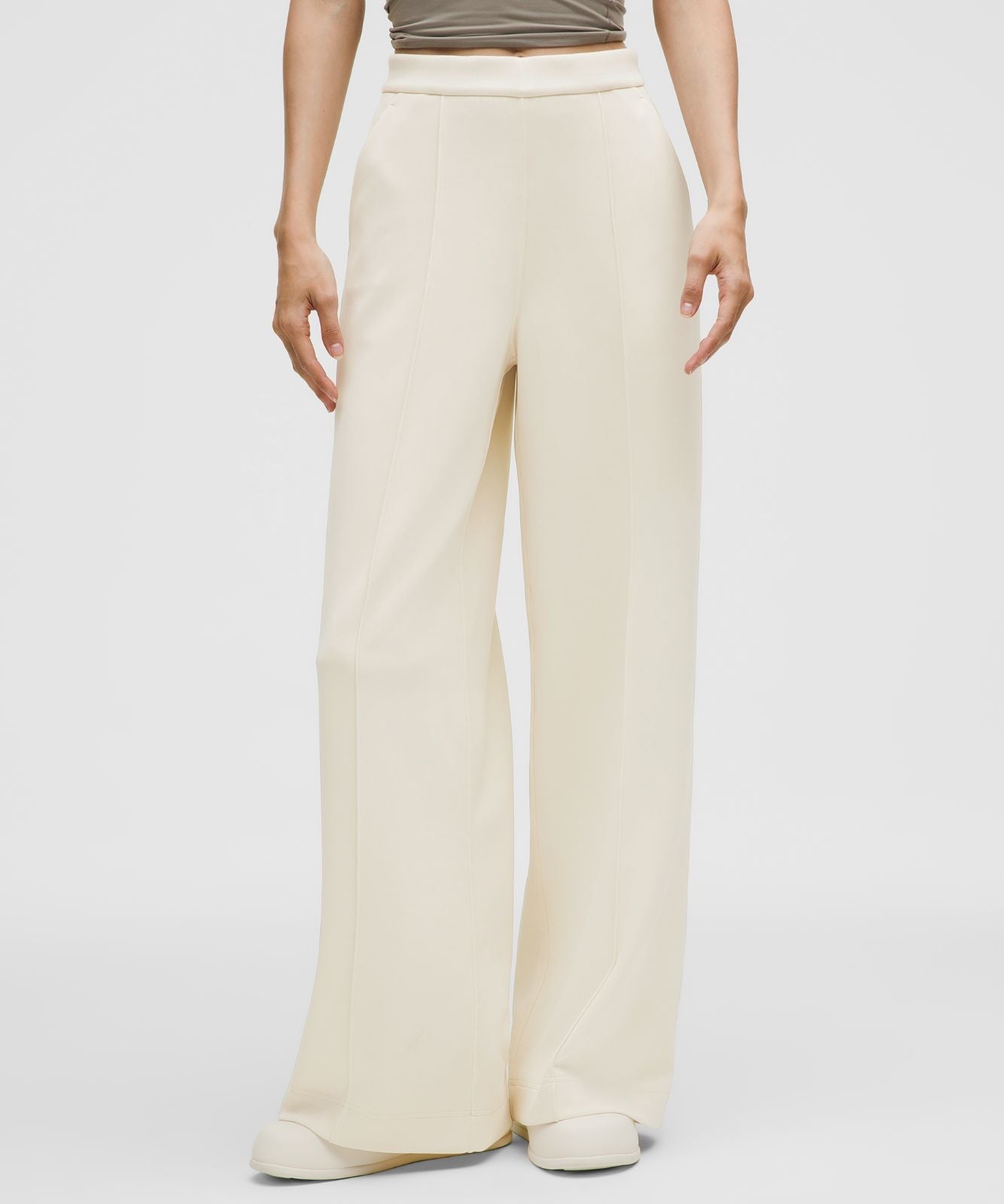 Brushed Softstreme Pintuck High-Rise Wide-Leg Pant *Regular Light Ivory