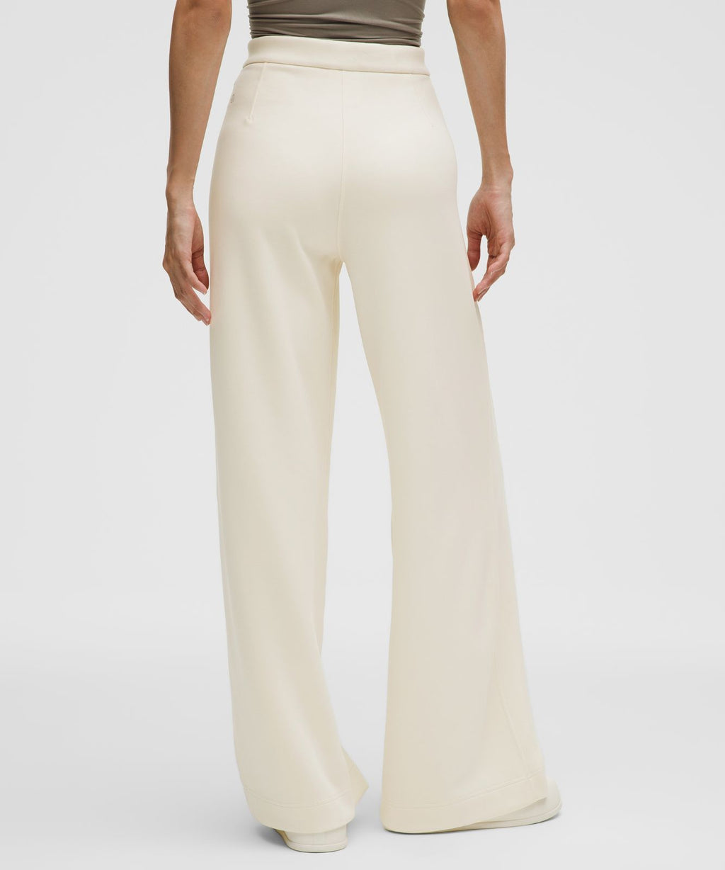 Brushed Softstreme Pintuck High-Rise Wide-Leg Pant *Regular Light Ivory