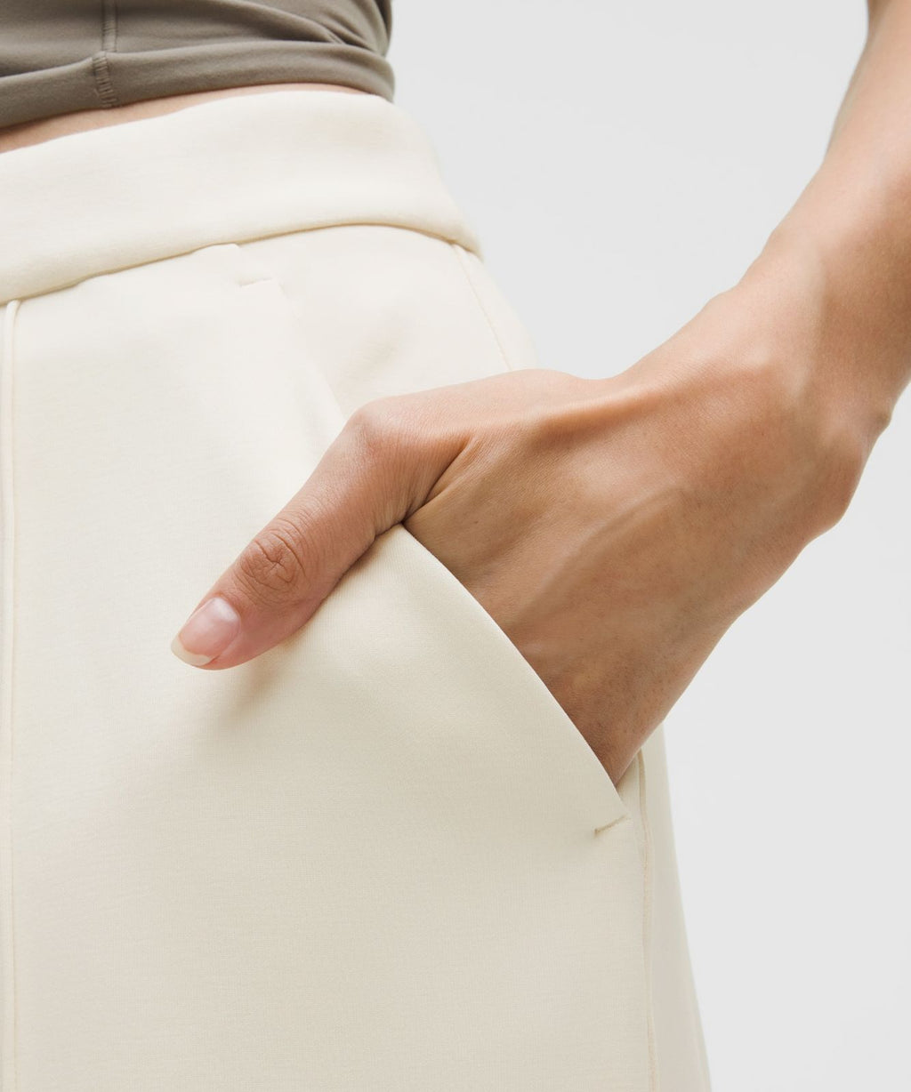Brushed Softstreme Pintuck High-Rise Wide-Leg Pant *Regular Light Ivory
