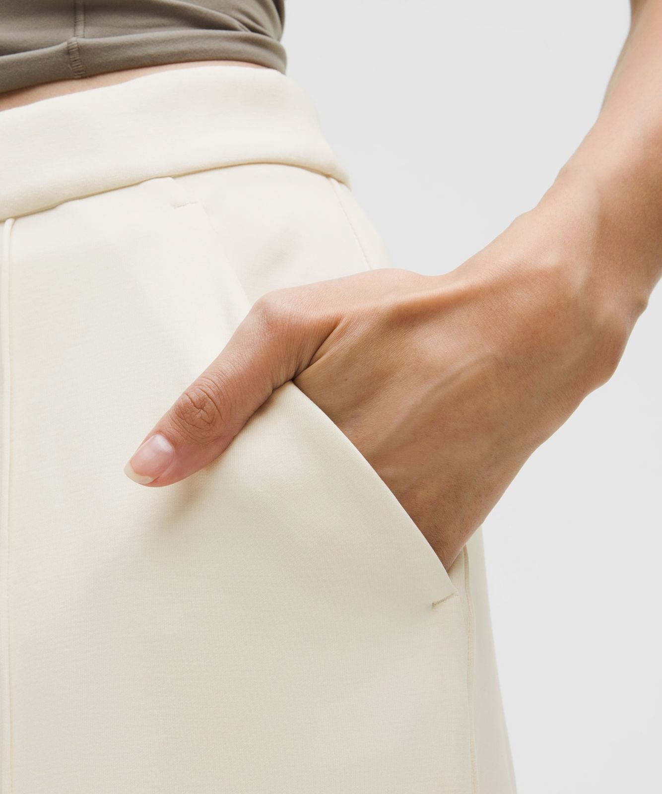 Brushed Softstreme Pintuck High-Rise Wide-Leg Pant *Regular Light Ivory