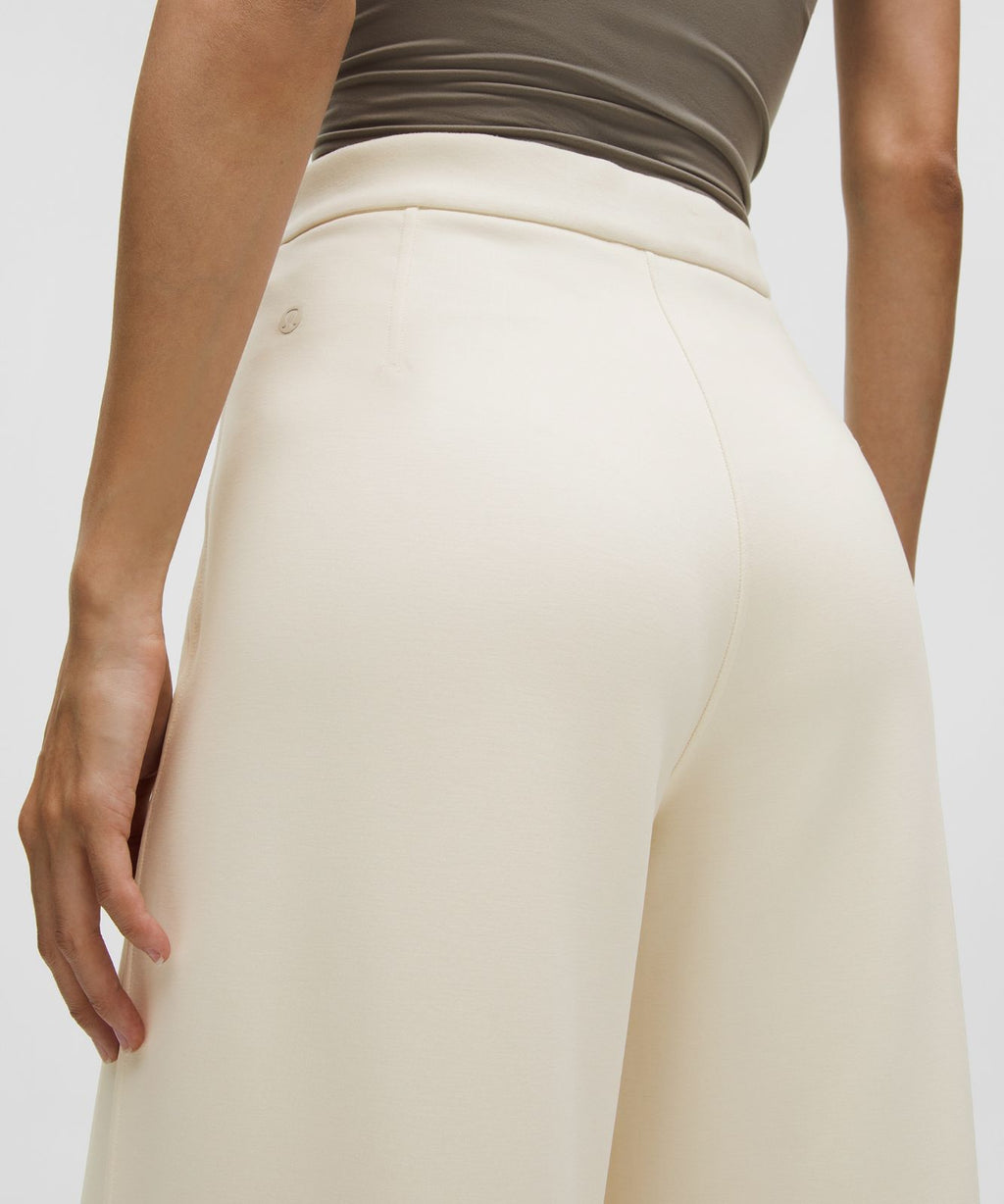 Brushed Softstreme Pintuck High-Rise Wide-Leg Pant *Regular Light Ivory