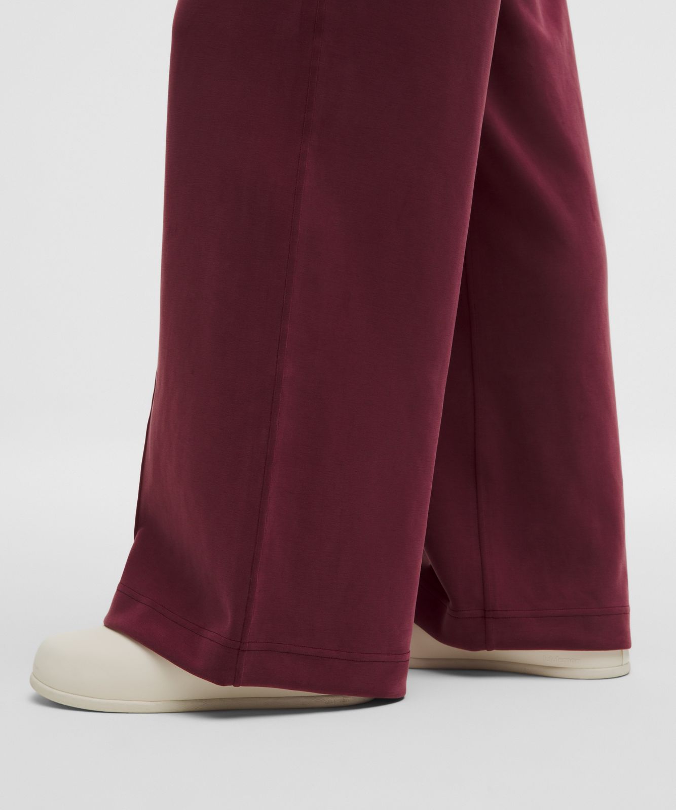 Brushed Softstreme Pintuck High-Rise Wide-Leg Pant *Regular Burgundy Bay