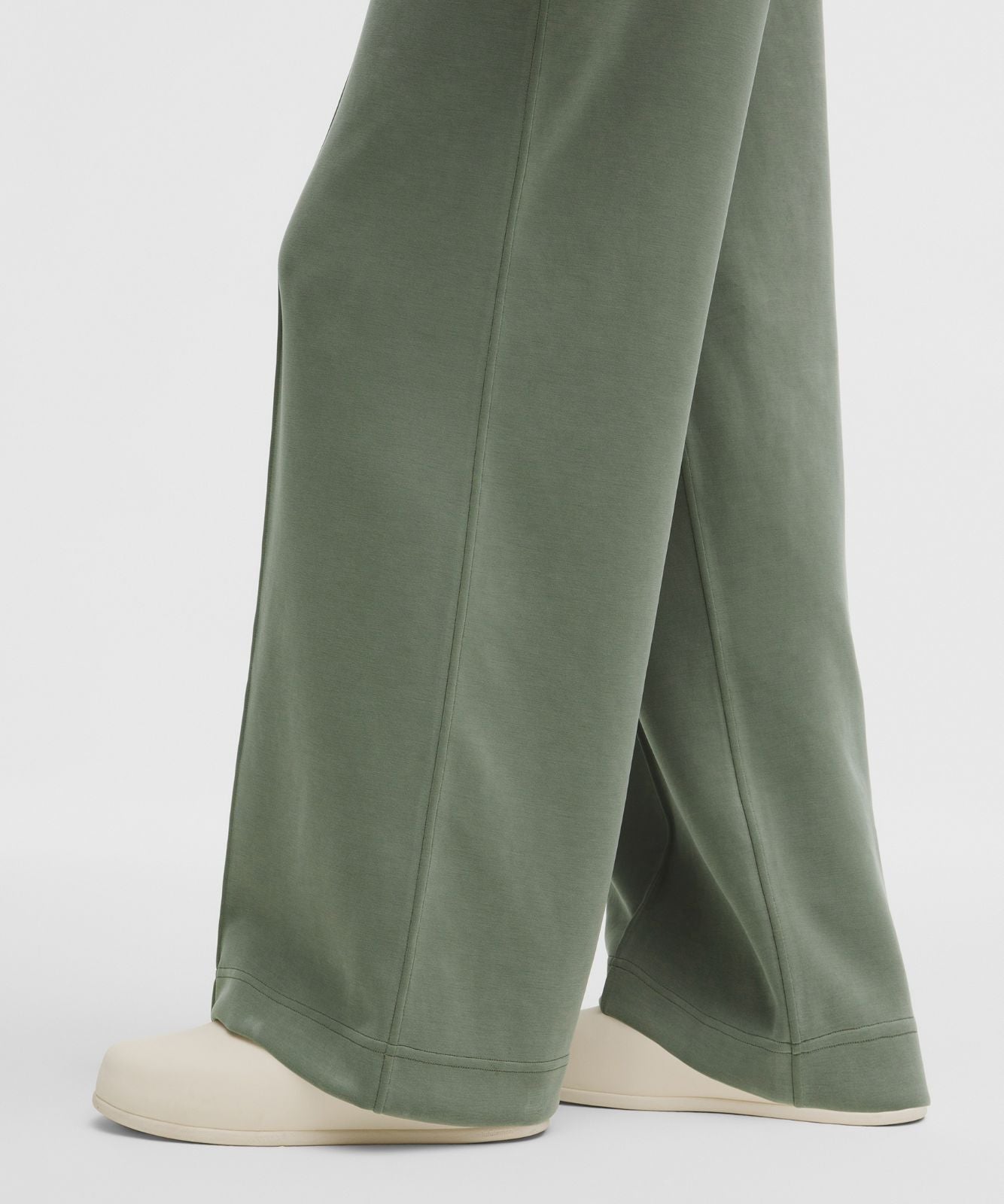 Brushed Softstreme Pintuck High-Rise Wide-Leg Pant *Regular Willow Leaf