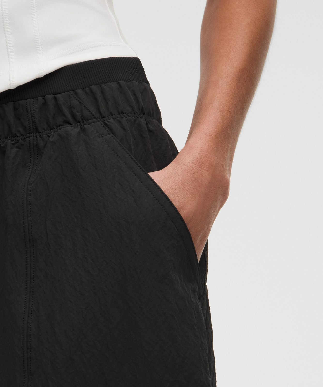 Crinkle Nylon Mid-Rise Barrel-Leg Pant Black