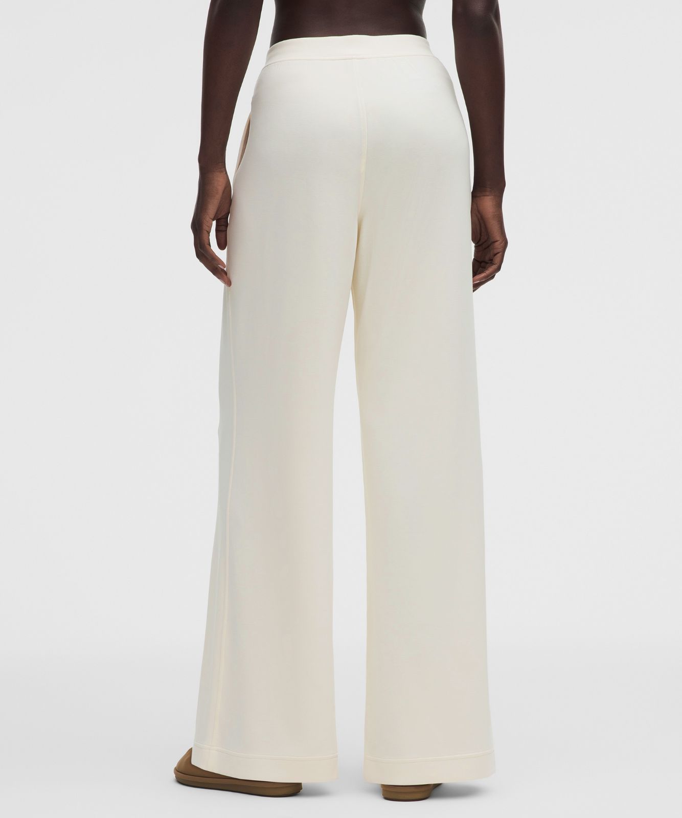 Lightweight Softstreme Mid-Rise Pant *Regular Coconut Ivory