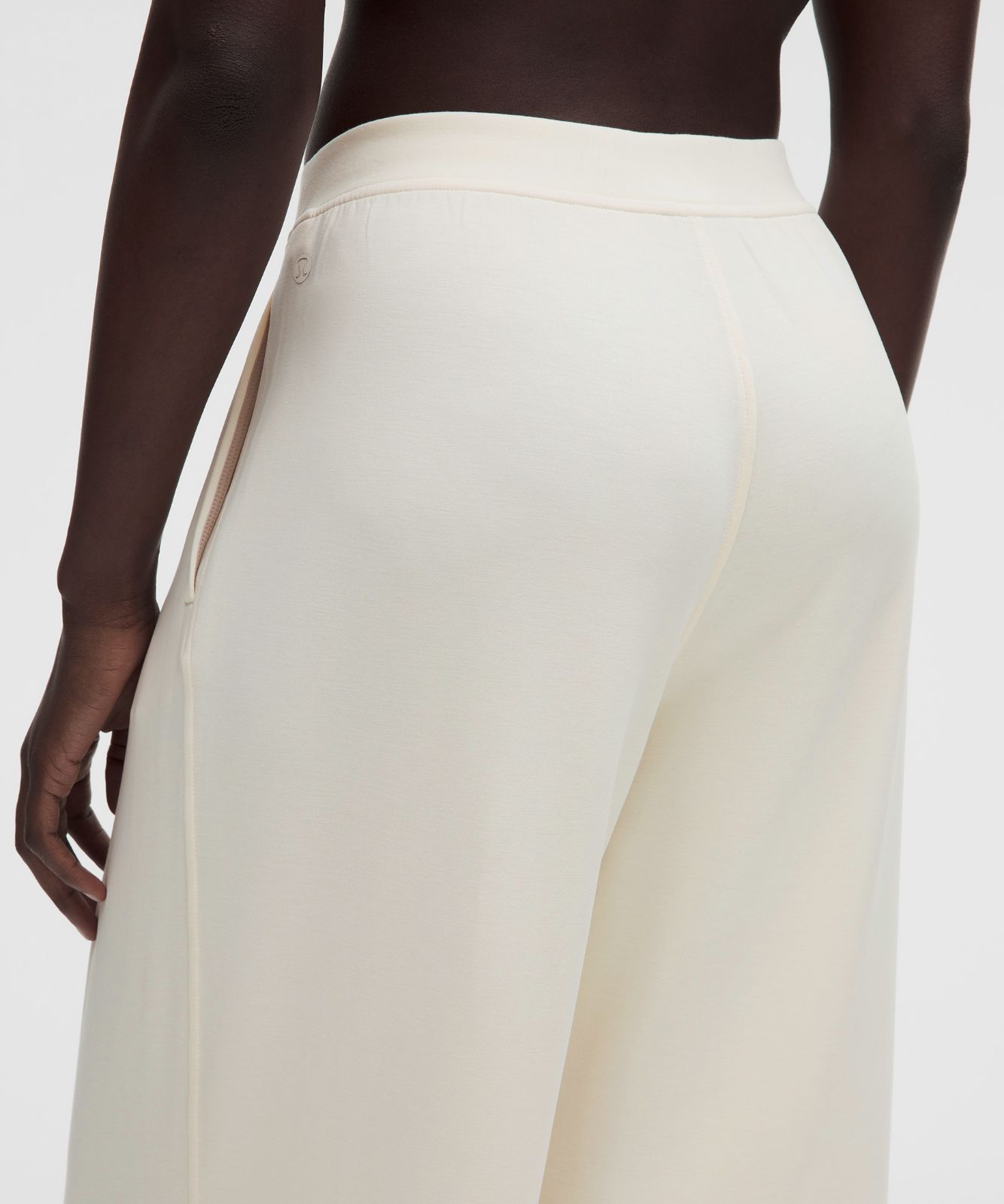 Lightweight Softstreme Mid-Rise Pant *Regular Coconut Ivory