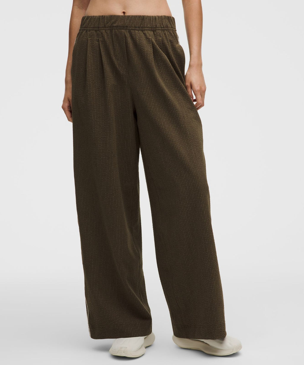 Seersucker WovenAir High-Rise Pleated Pant *Regular Olive Brown/Olive Brown