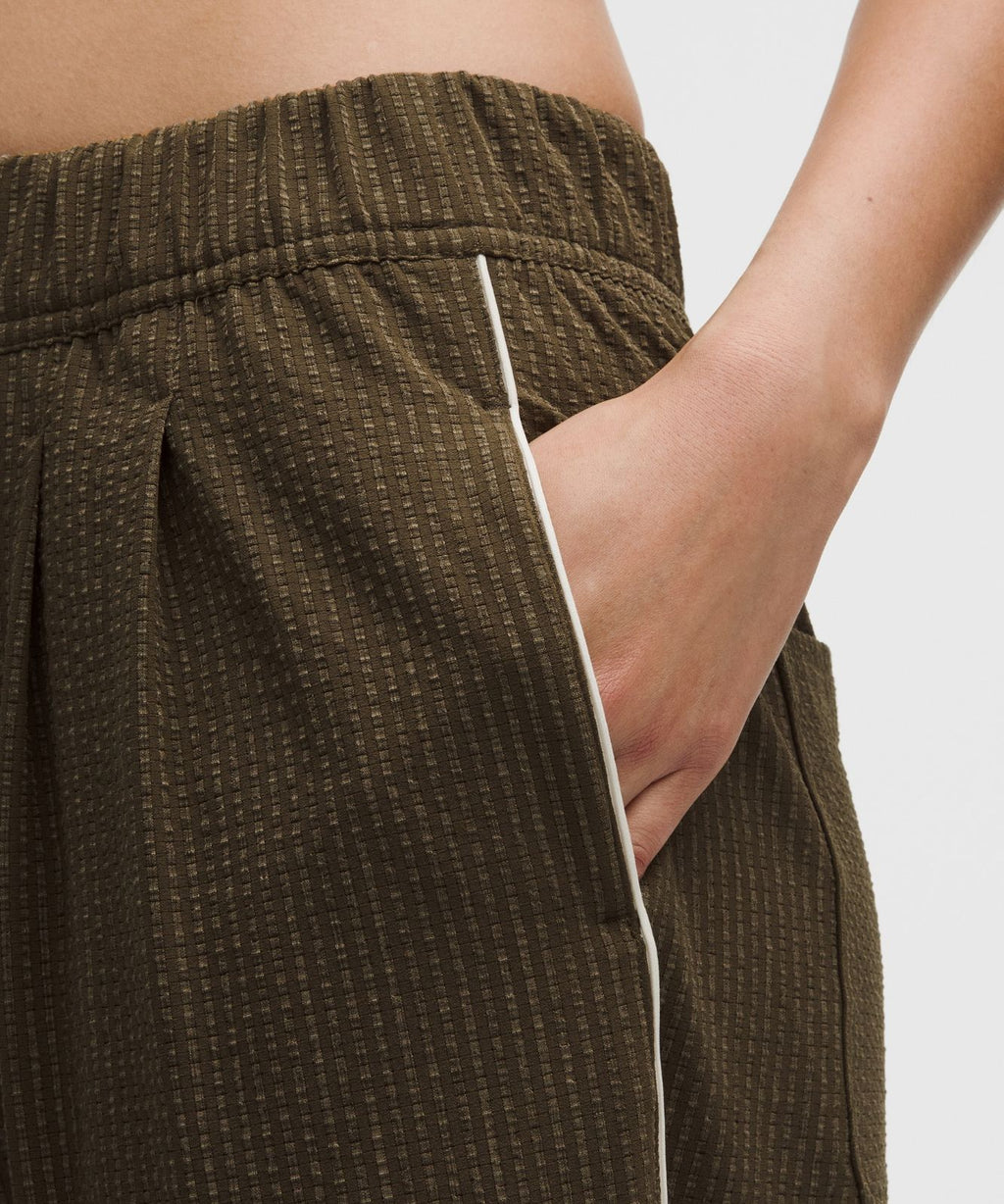 Seersucker WovenAir High-Rise Pleated Pant *Regular Olive Brown/Olive Brown