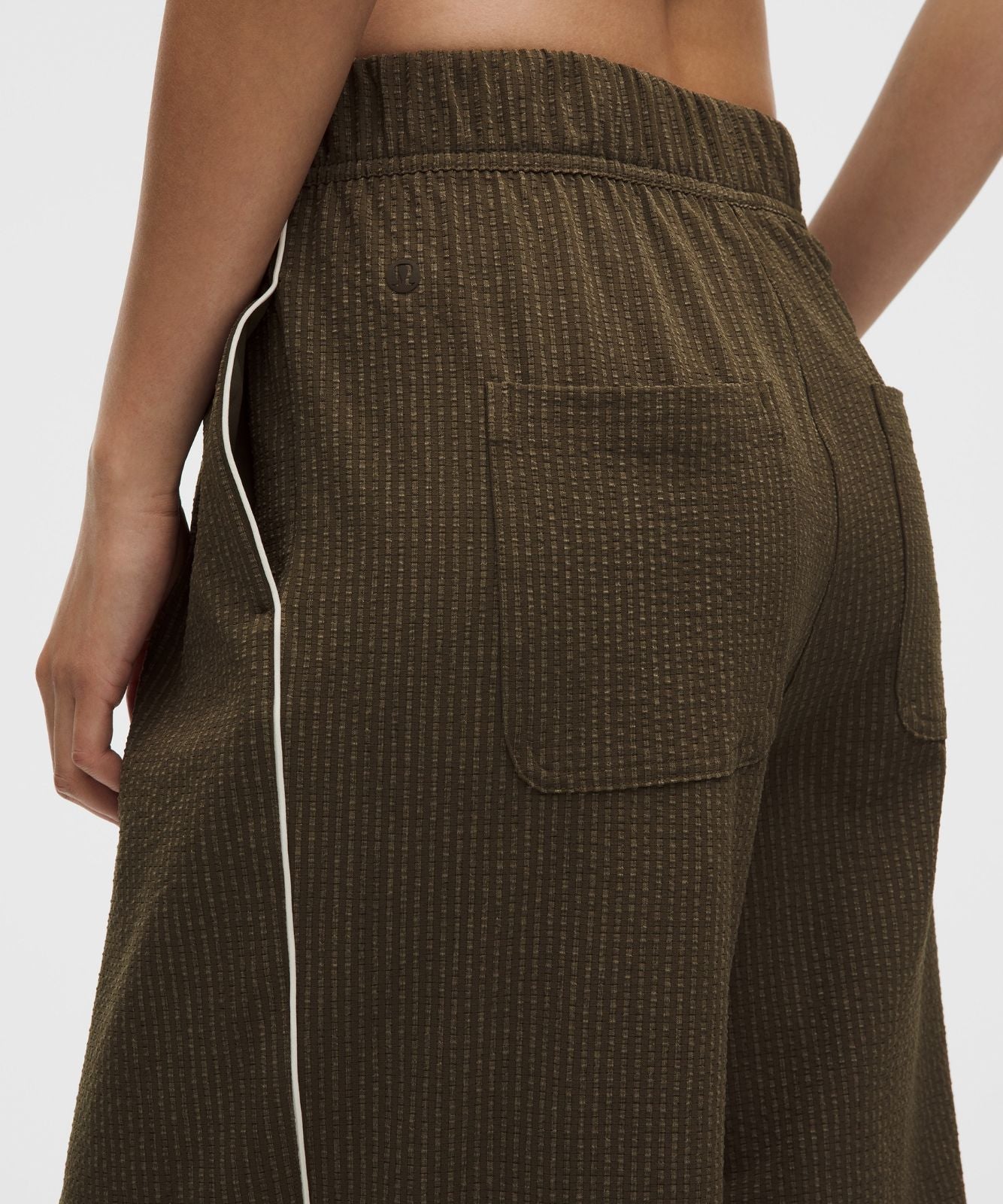 Seersucker WovenAir High-Rise Pleated Pant *Regular Olive Brown/Olive Brown