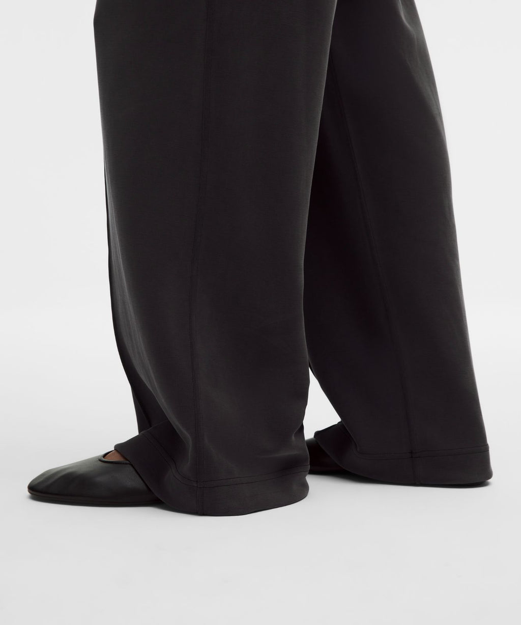 Softstreme Pintuck High-Rise Wide-Leg Pant *Regular Black