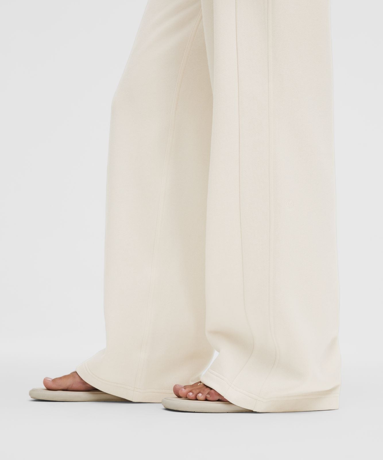 Scuba Mid-Rise Wide-Leg Pant *Regular Light Ivory