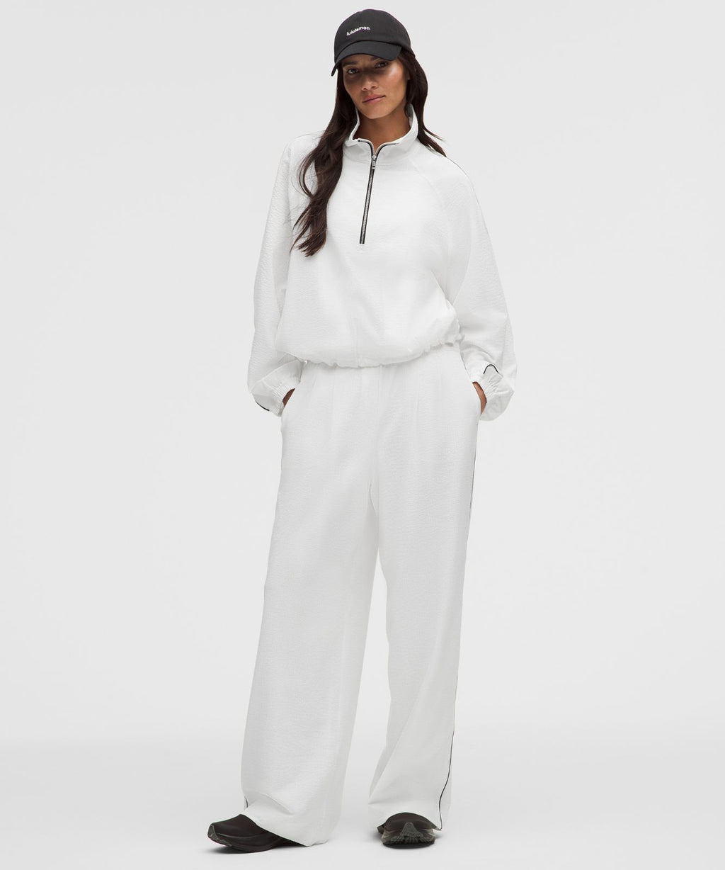 Seersucker WovenAir High-Rise Pleated Pant *Regular White/White