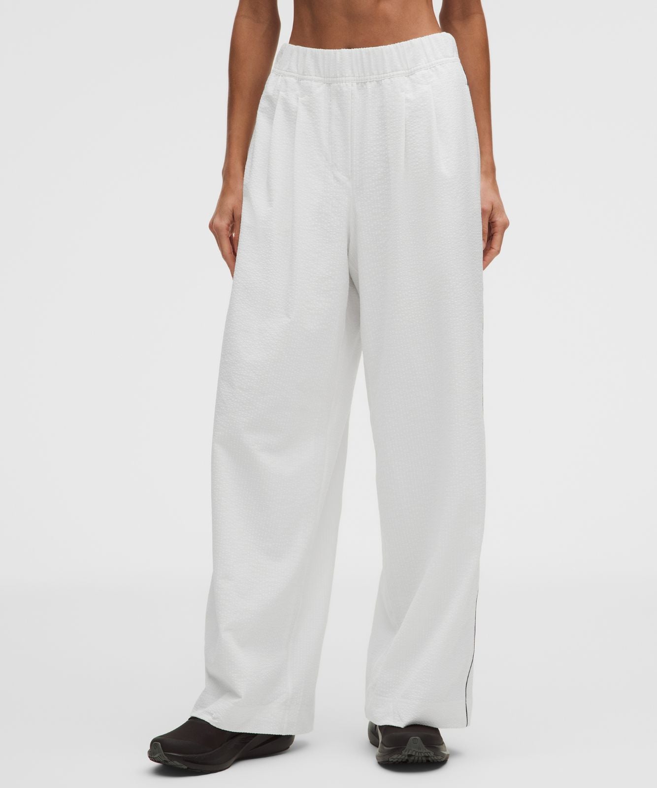 Seersucker WovenAir High-Rise Pleated Pant *Regular White/White