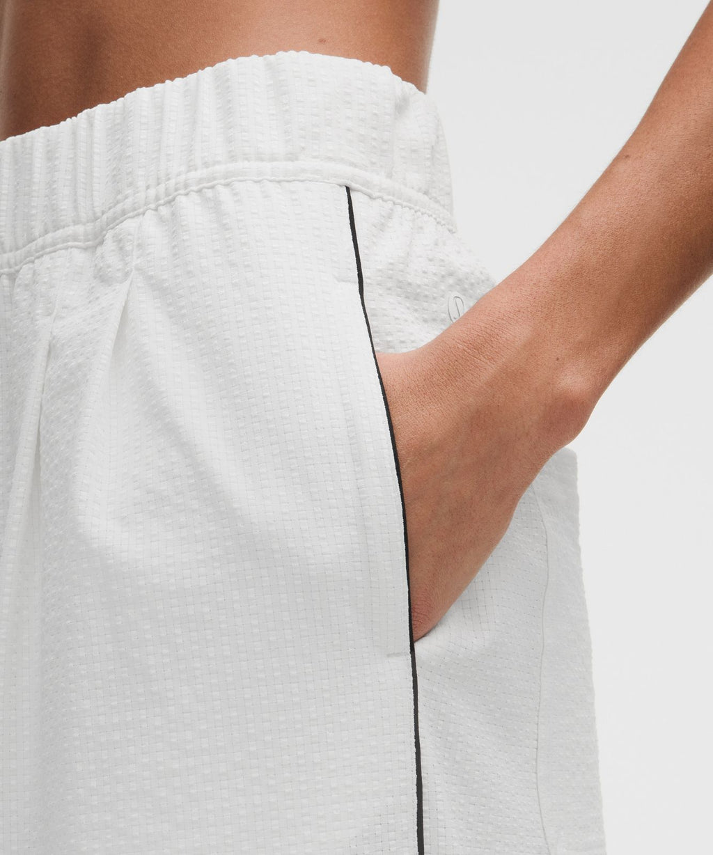 Seersucker WovenAir High-Rise Pleated Pant *Regular White/White