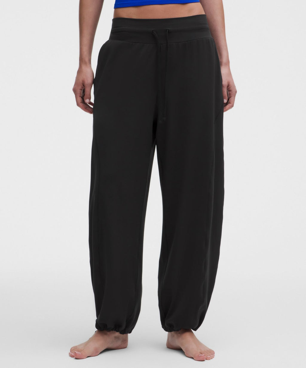 Groove Low-Rise Relaxed Cinch Pant *Regular Black