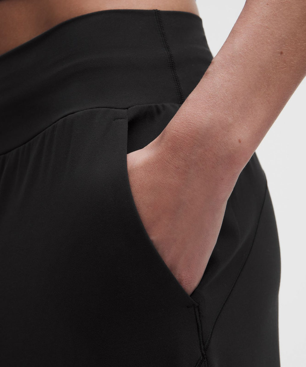 Groove Low-Rise Relaxed Cinch Pant *Regular Black
