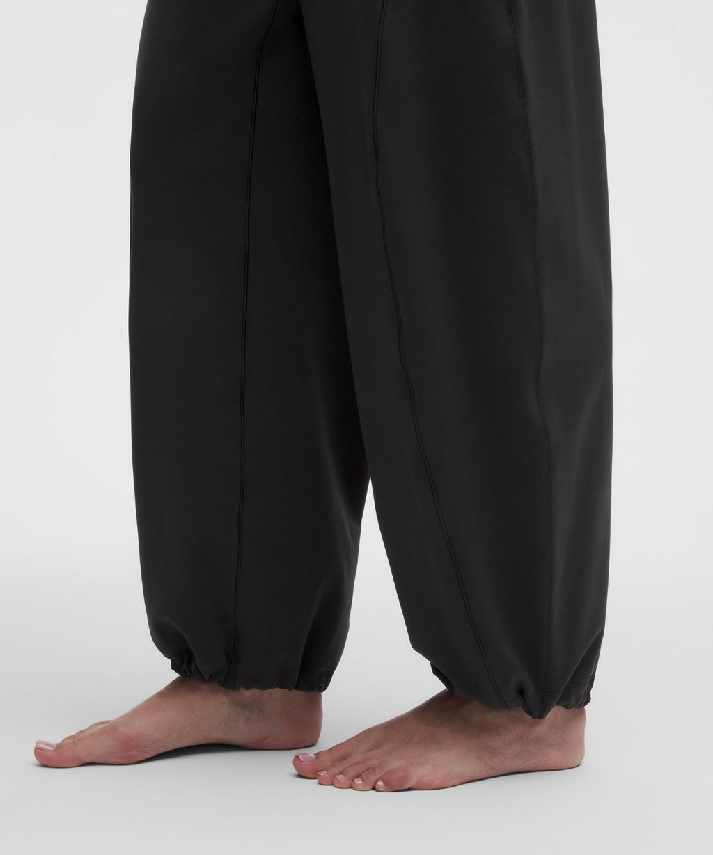 Groove Low-Rise Relaxed Cinch Pant *Regular Black