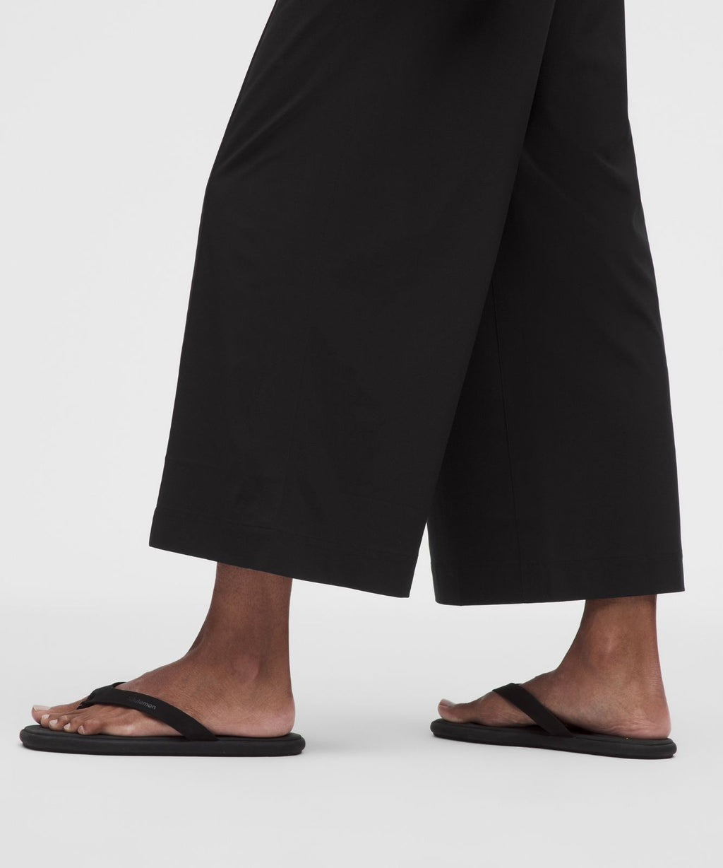 Breezily Mid-Rise Cropped Pant Black
