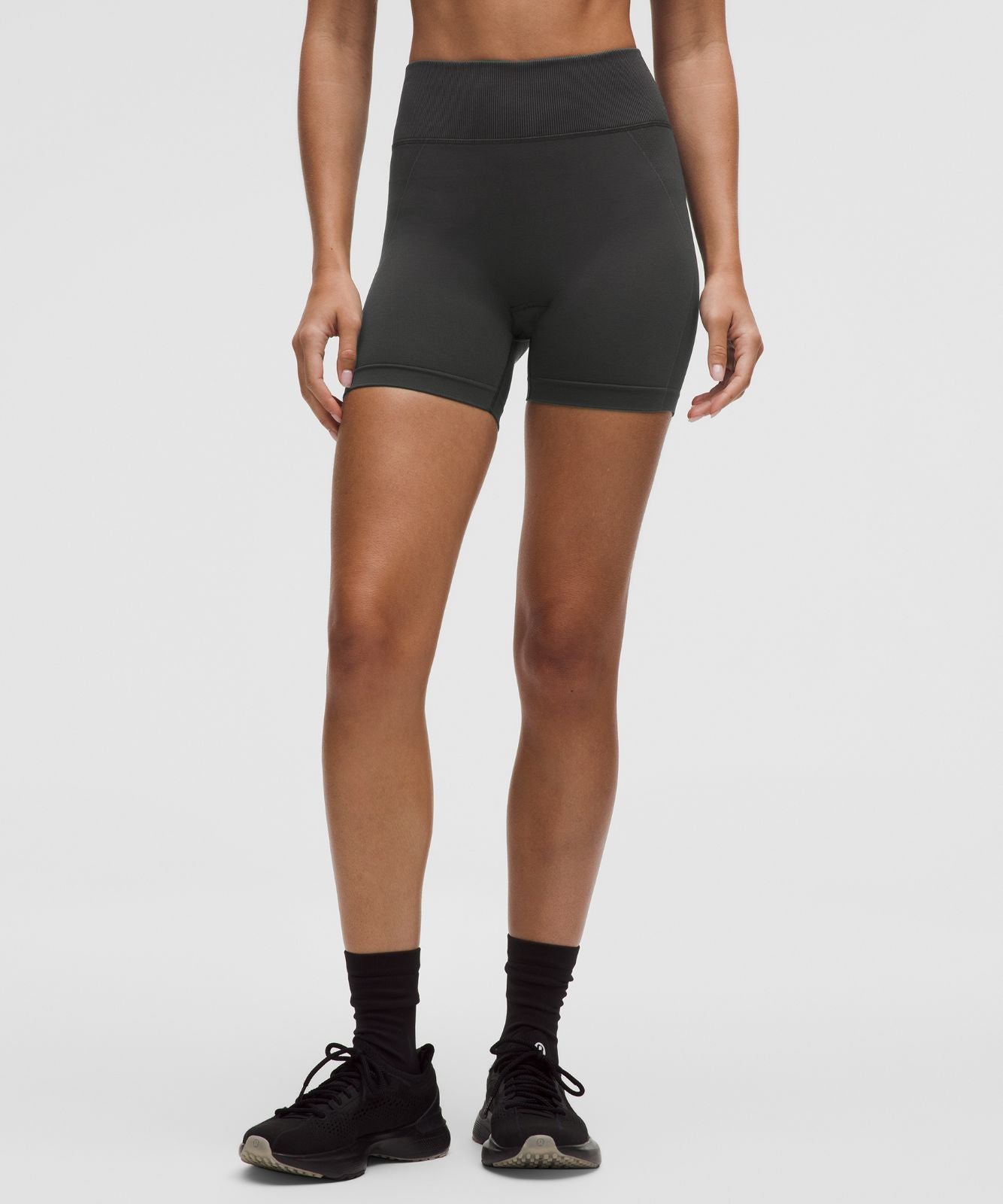 Get Low High-Rise Training Short 5" Black/Graphite Grey