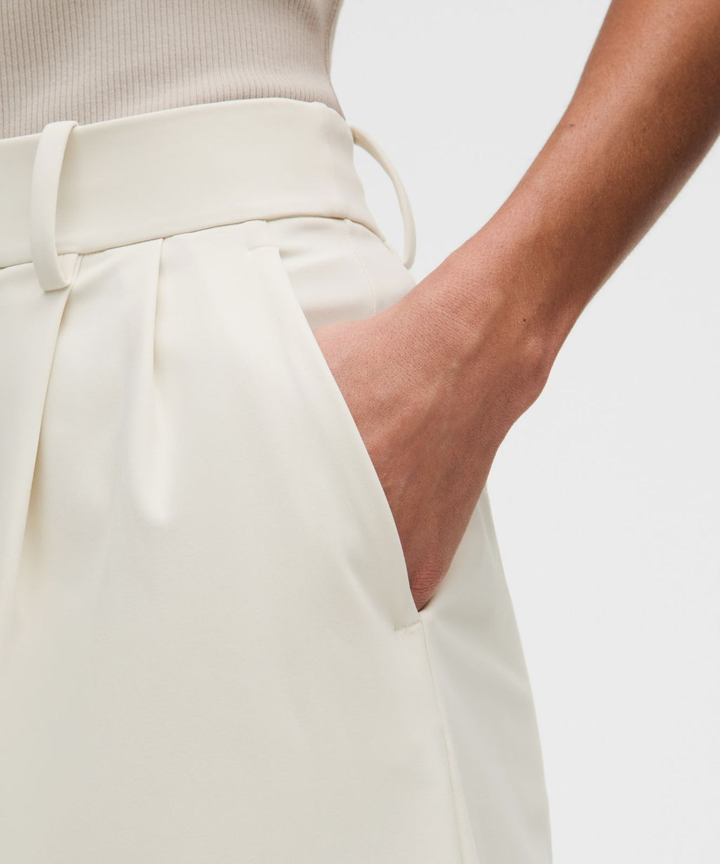 Daydrift Pleated High-Rise Short 7" Light Ivory