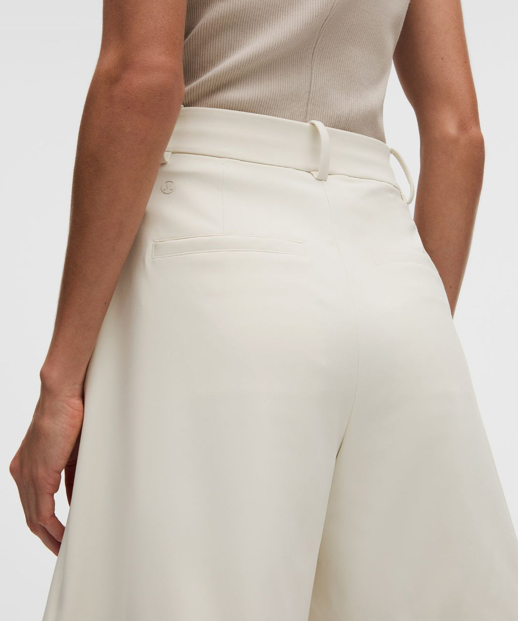 Daydrift Pleated High-Rise Short 7" Light Ivory