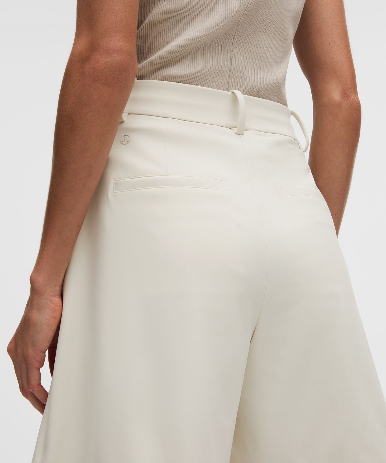 Daydrift Pleated High-Rise Short 7" Light Ivory