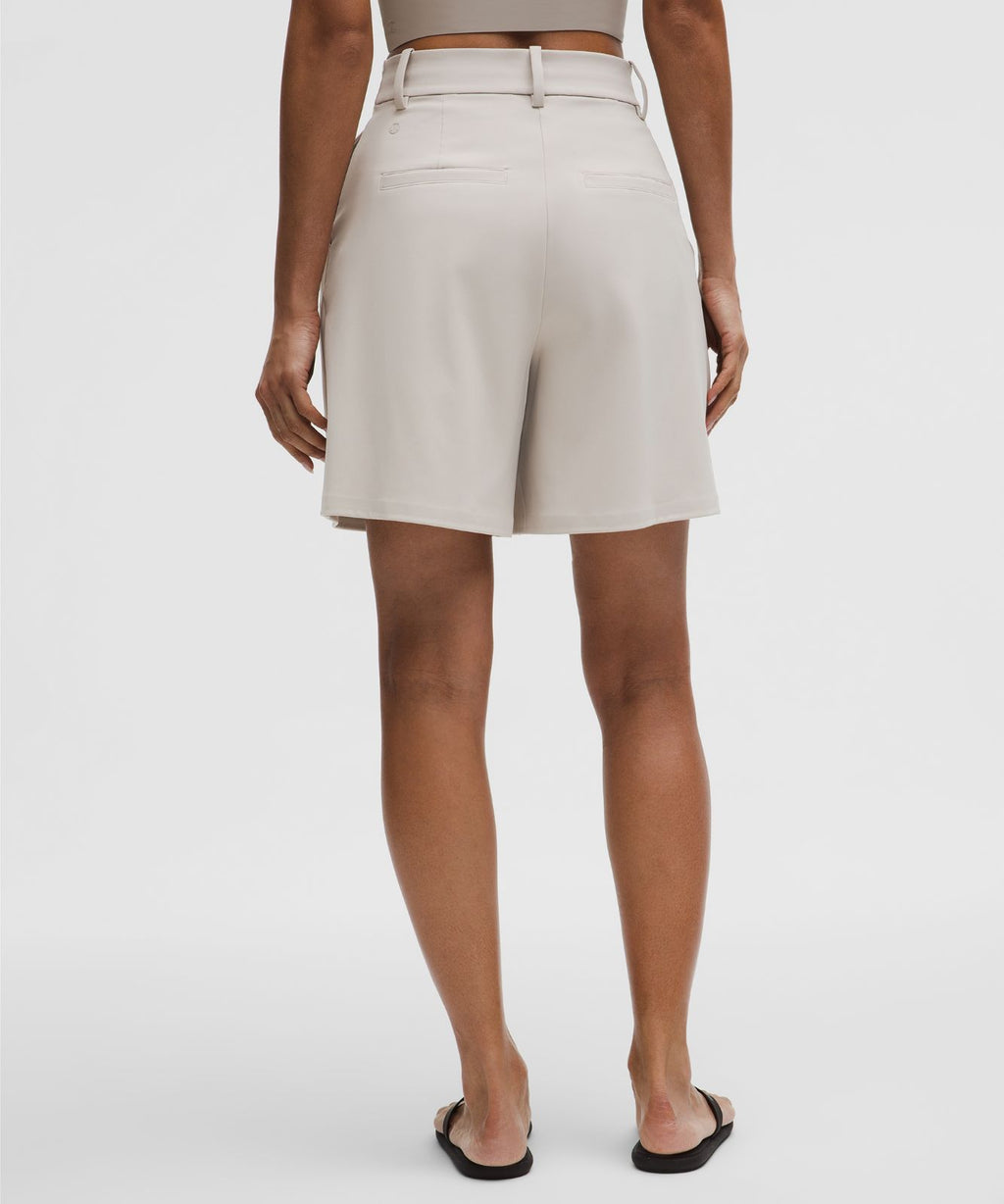 Daydrift Pleated High-Rise Short 7" Downtown Tan