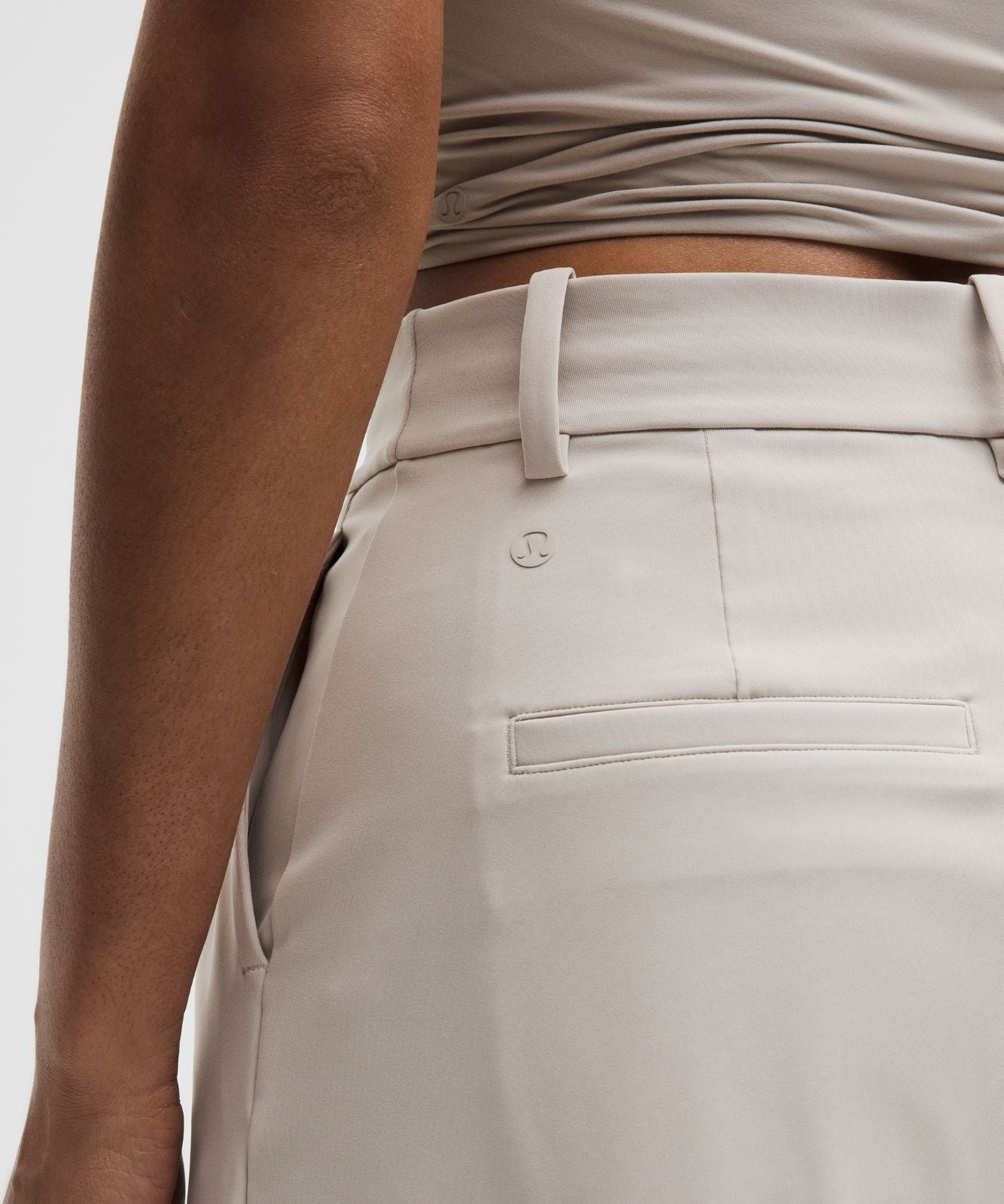 Daydrift Pleated High-Rise Short 7" Downtown Tan