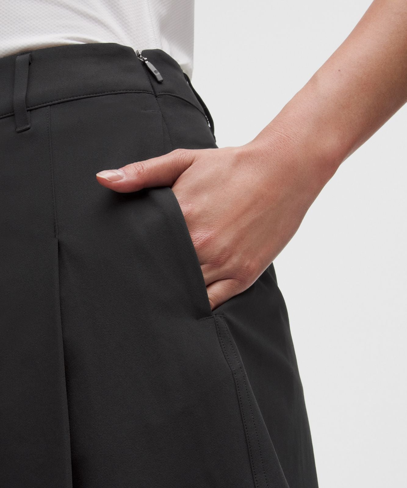 Box-Pleat High-Rise Golf Short 7" Black/White