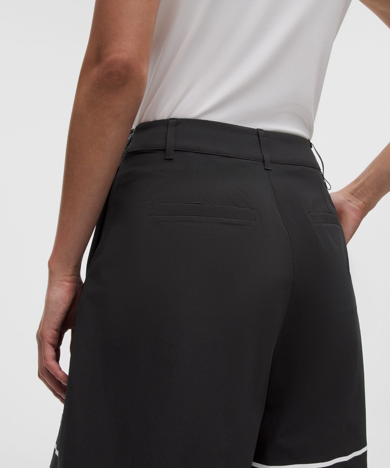 Box-Pleat High-Rise Golf Short 7" Black/White