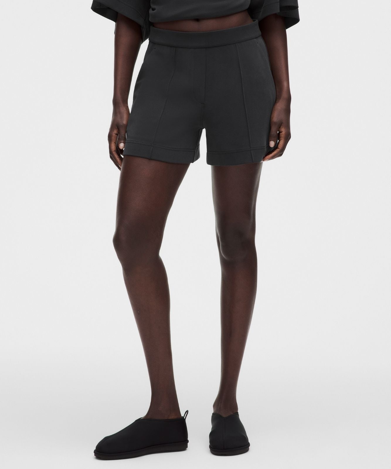 Lightweight Softstreme Mid-Rise Pintuck Short 4" Black