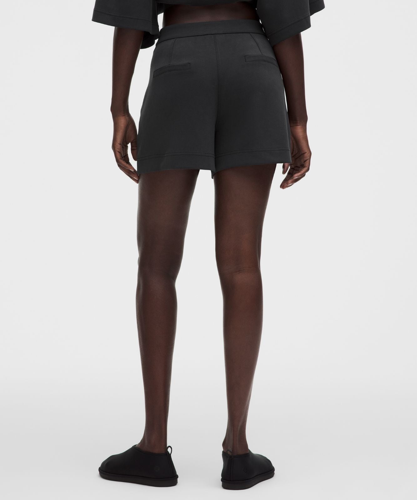 Lightweight Softstreme Mid-Rise Pintuck Short 4" Black