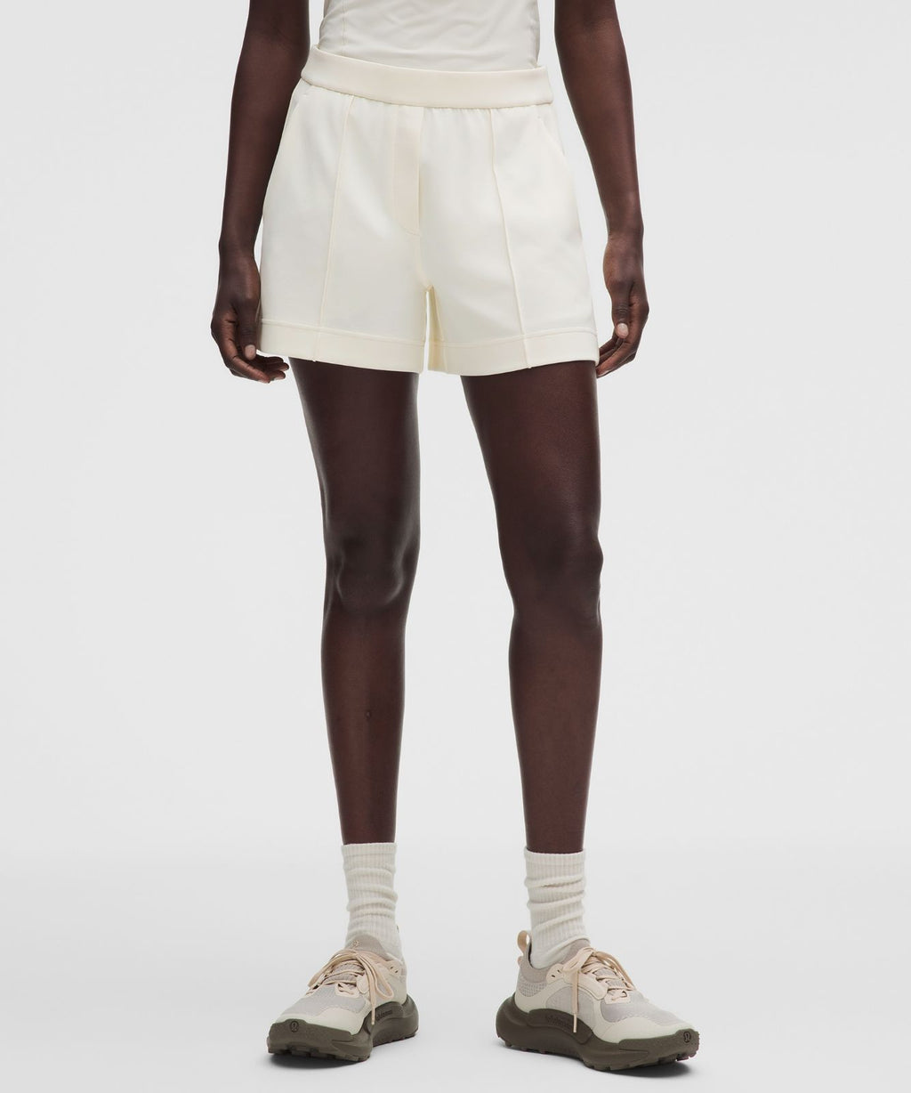 Lightweight Softstreme Mid-Rise Pintuck Short 4" Coconut Ivory