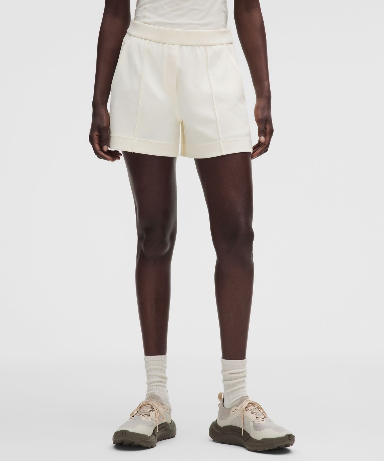 Lightweight Softstreme Mid-Rise Pintuck Short 4" Coconut Ivory