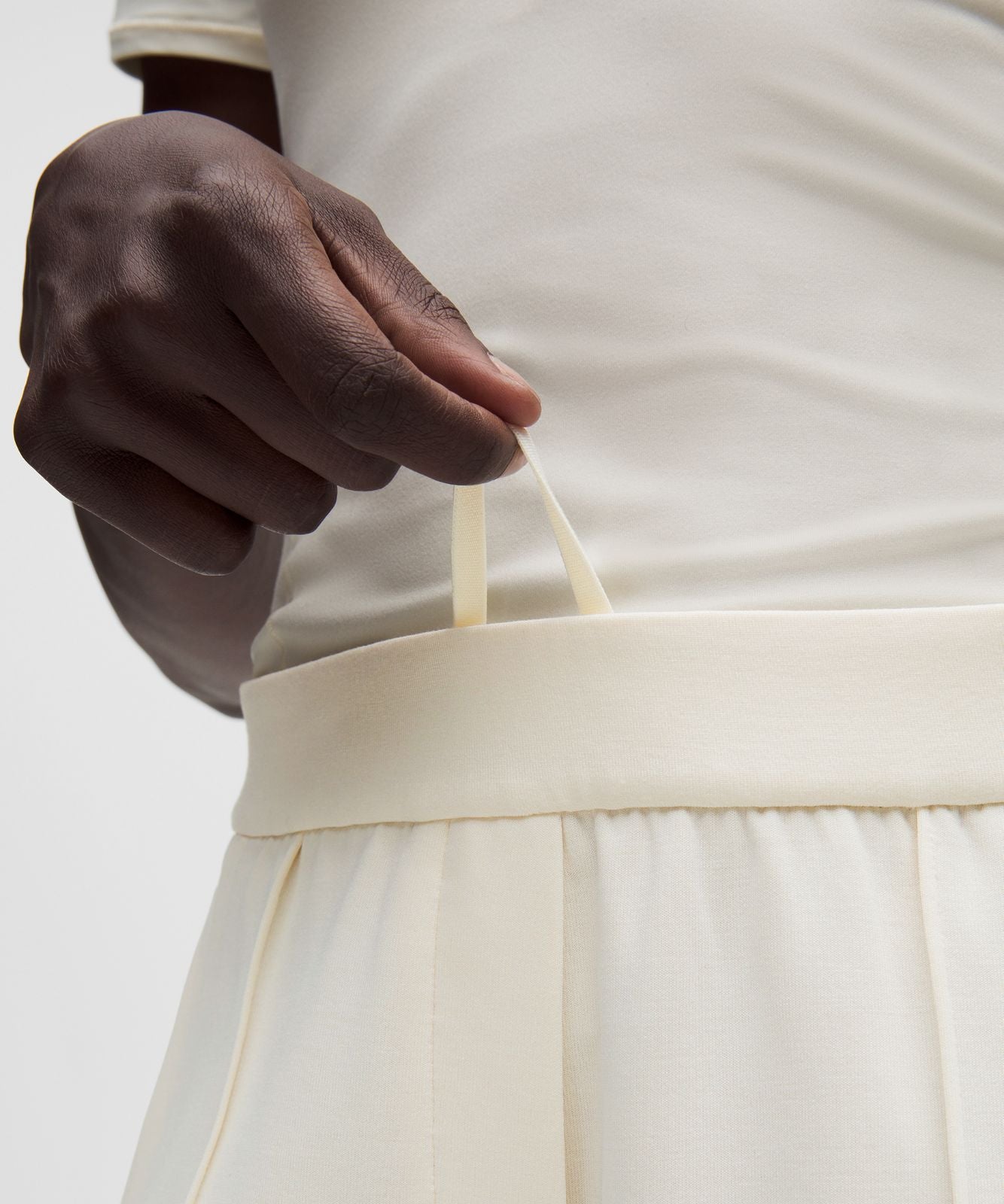 Lightweight Softstreme Mid-Rise Pintuck Short 4" Coconut Ivory