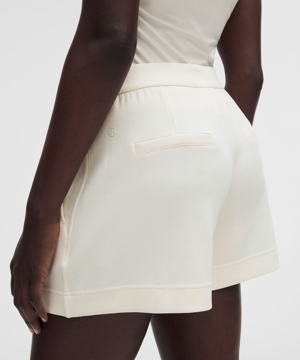 Lightweight Softstreme Mid-Rise Pintuck Short 4" Coconut Ivory