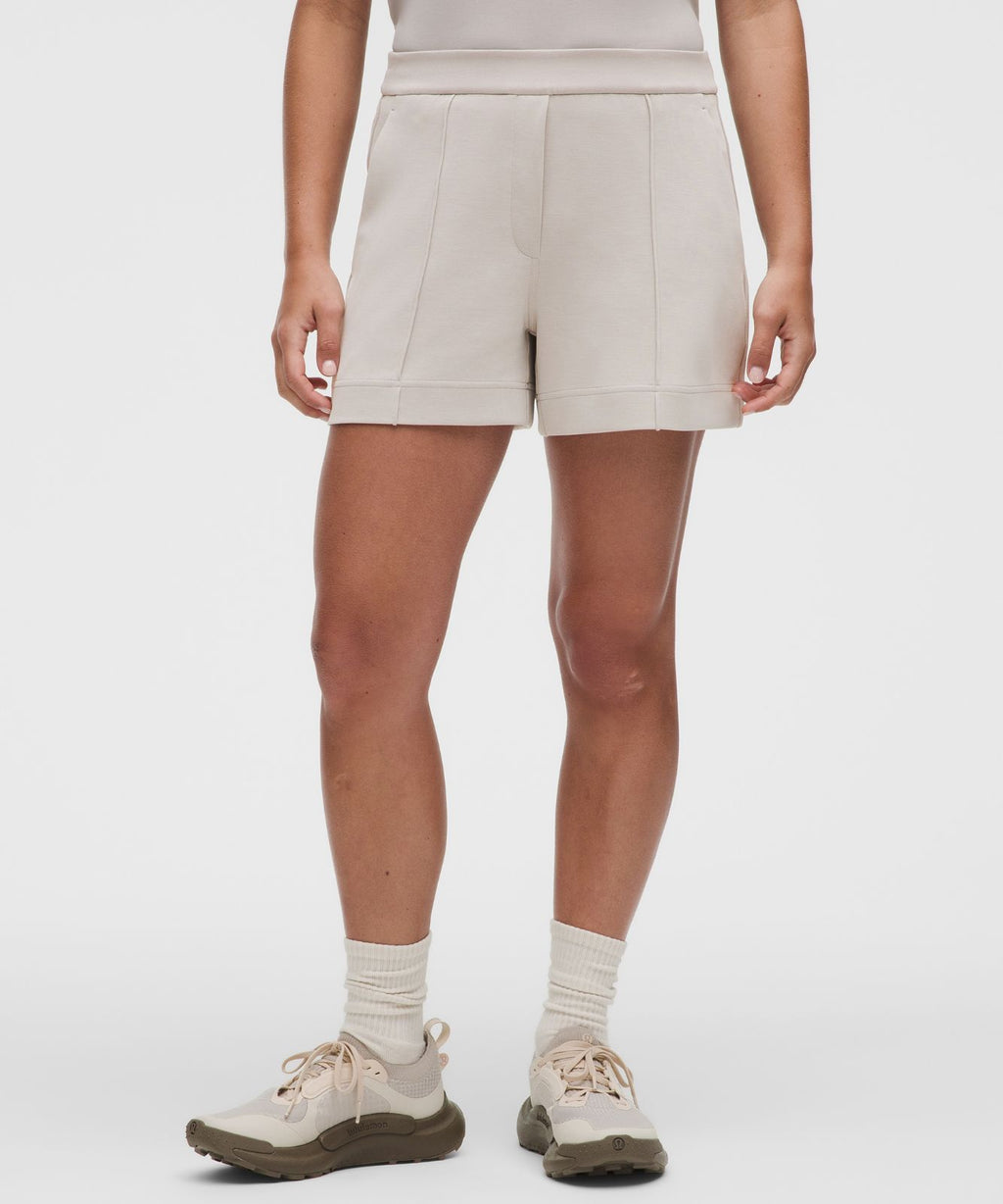 Lightweight Softstreme Mid-Rise Pintuck Short 4" Downtown Tan