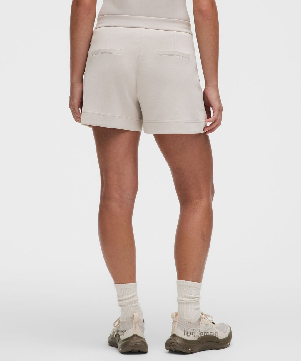 Lightweight Softstreme Mid-Rise Pintuck Short 4" Downtown Tan