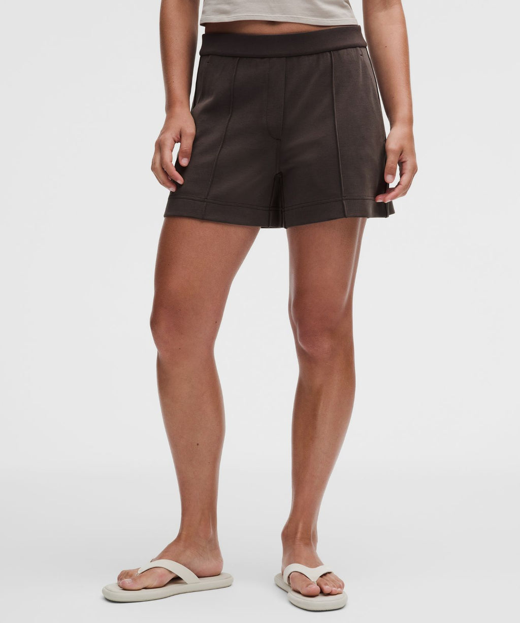 Lightweight Softstreme Mid-Rise Pintuck Short 4" Mahogany Muse