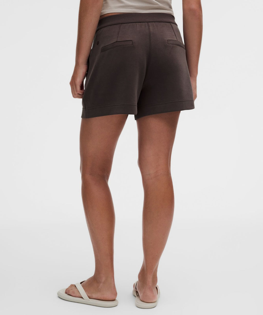 Lightweight Softstreme Mid-Rise Pintuck Short 4" Mahogany Muse