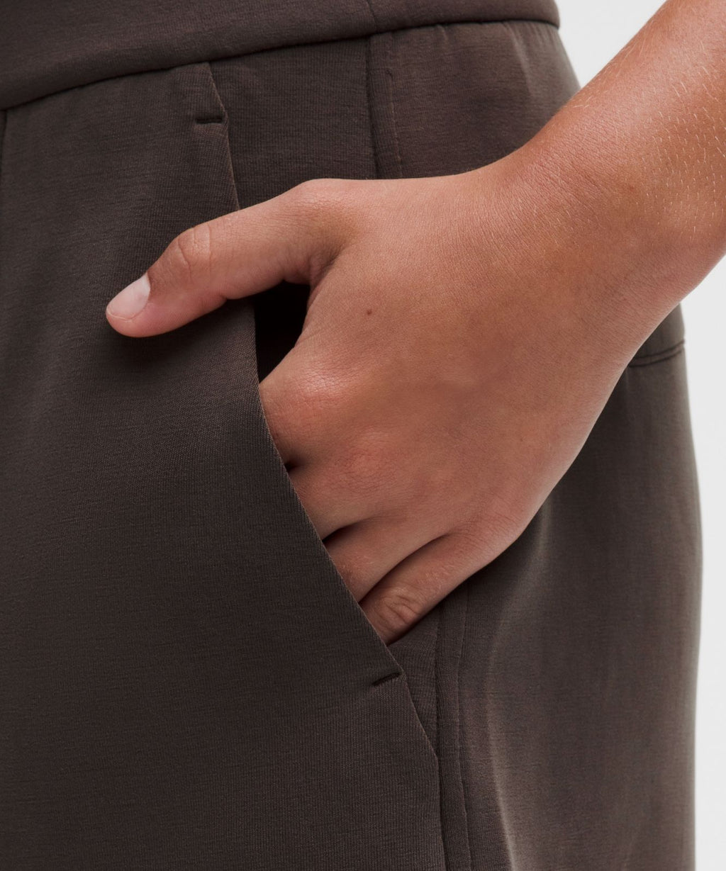 Lightweight Softstreme Mid-Rise Pintuck Short 4" Mahogany Muse