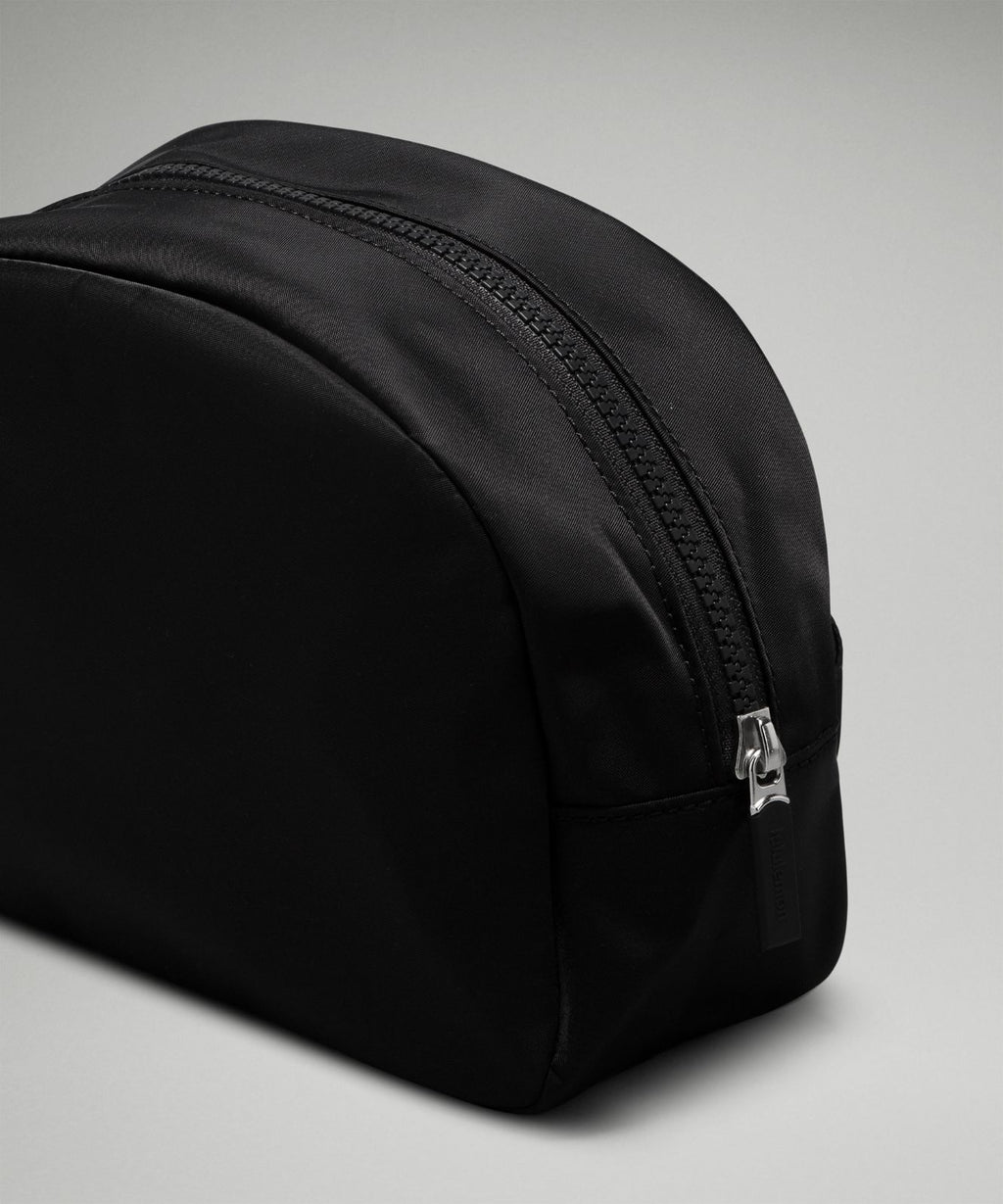 City Essentials Pouch 4L Black